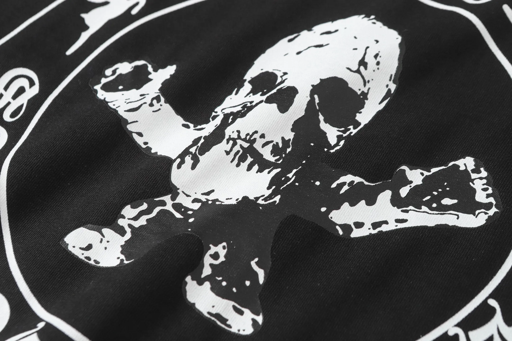 🅿️160 Chrome hearts ch Chrome hearts little monster printed short-sleeved t-shirt. Large version. Loose and stylish. Low version, slim and long version, upper body and crotch pull. 100% commitment: top quality, not fast food. The highest version on the market. Top quality, 280g, 26 counts of custom-dyed double yarn cotton, same style for men and women, complete with three standards. Color: black, white Size: XS-L